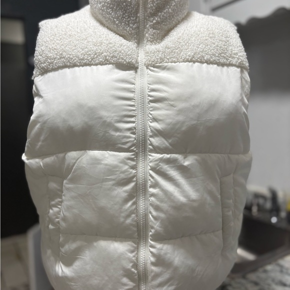 White Puffer Vest - Picture 2 of 7